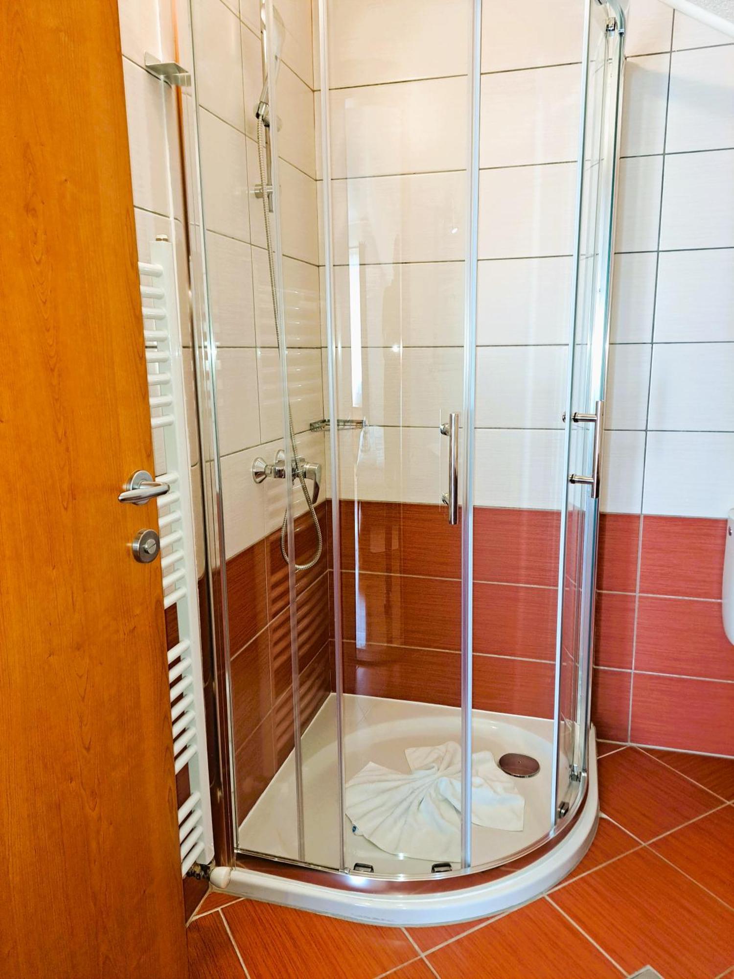 Plitvice Lower Lakes Rooms Plitvica selo Bagian luar foto